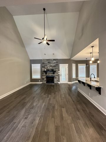 1592 Charles Bell Rd, Clarksville, TN 37040