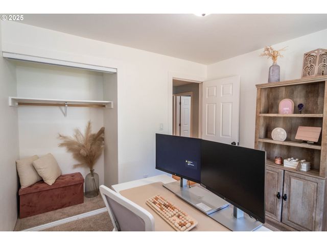 1304 E FOURTH Ave, Sutherlin, OR 97479