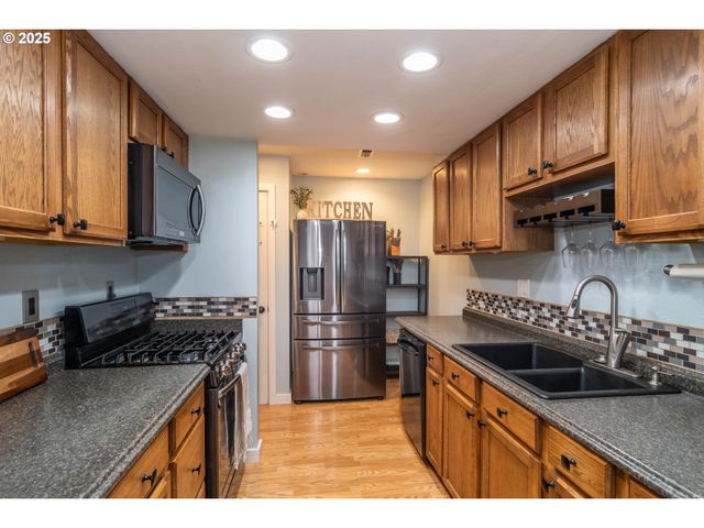 1304 E FOURTH Ave, Sutherlin, OR 97479