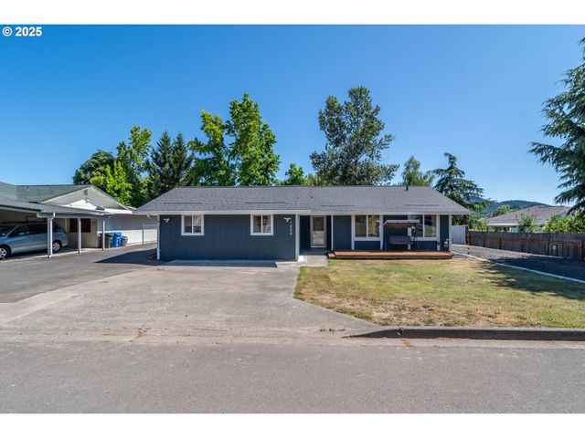 1304 E FOURTH Ave, Sutherlin, OR 97479