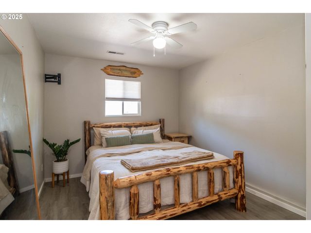 1304 E FOURTH Ave, Sutherlin, OR 97479