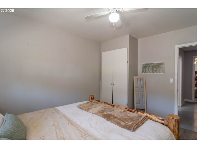 1304 E FOURTH Ave, Sutherlin, OR 97479