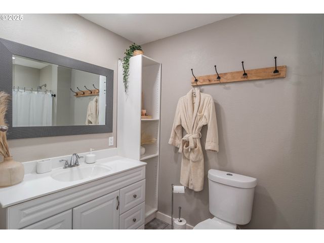 1304 E FOURTH Ave, Sutherlin, OR 97479