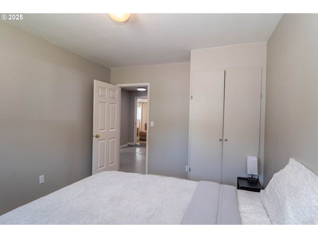 1304 E FOURTH Ave, Sutherlin, OR 97479