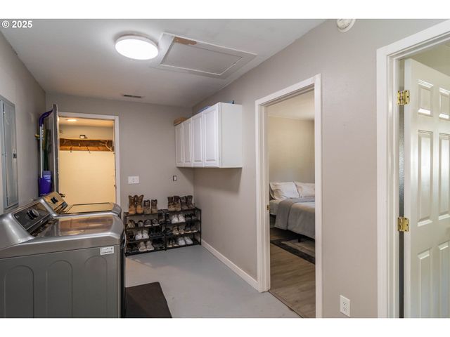 1304 E FOURTH Ave, Sutherlin, OR 97479