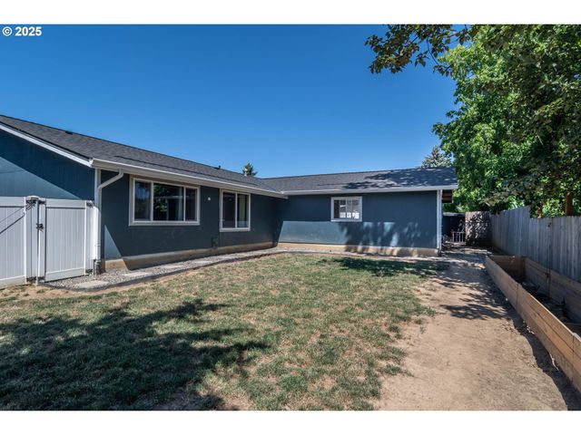 1304 E FOURTH Ave, Sutherlin, OR 97479