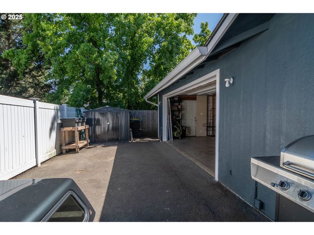 1304 E FOURTH Ave, Sutherlin, OR 97479
