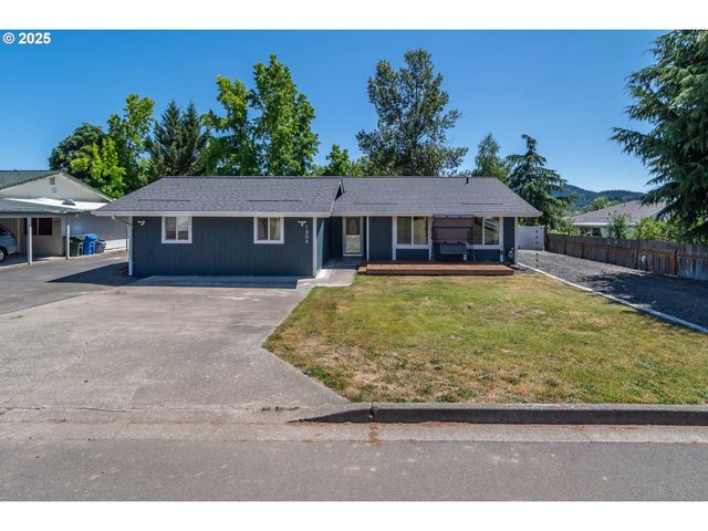 1304 E FOURTH Ave, Sutherlin, OR 97479