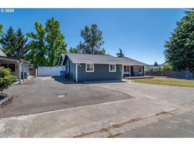 1304 E FOURTH Ave, Sutherlin, OR 97479