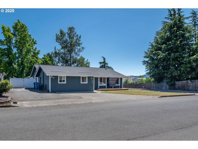 1304 E FOURTH Ave, Sutherlin, OR 97479