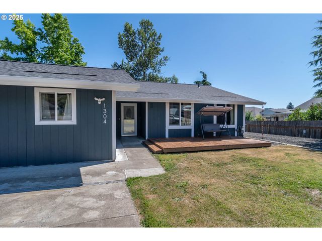 1304 E FOURTH Ave, Sutherlin, OR 97479