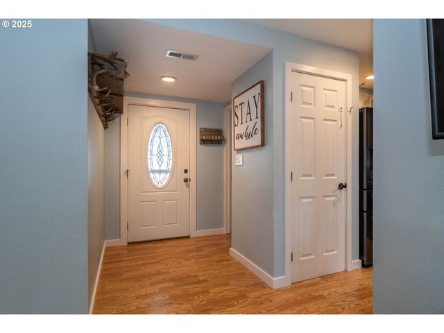 1304 E FOURTH Ave, Sutherlin, OR 97479