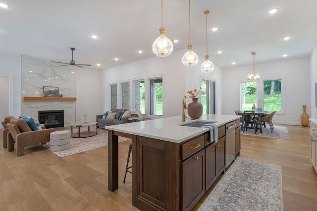 5447 E Wild Horse Drive, Springfield, MO 65802