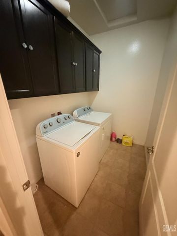 8214 Slider Drive, Bakersfield, CA 93313