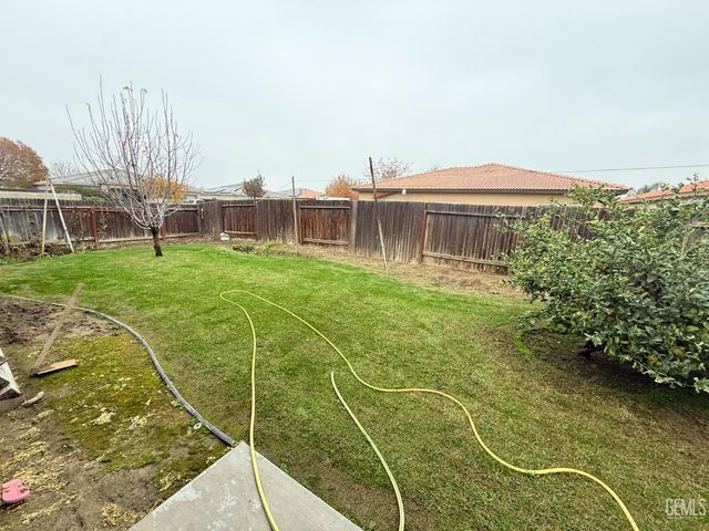 8214 Slider Drive, Bakersfield, CA 93313