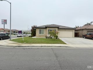 8214 Slider Drive, Bakersfield, CA 93313