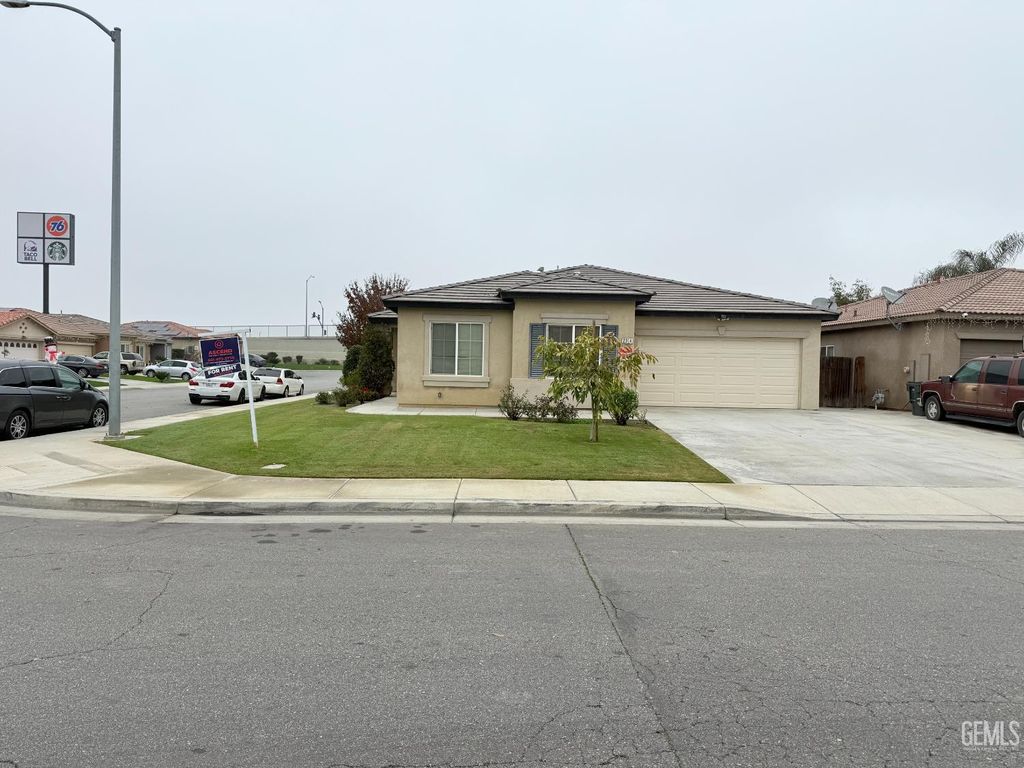 8214 Slider Drive, Bakersfield, CA 93313