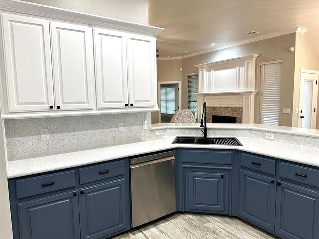 912 N Barn Hill Way, Mustang, OK 73064