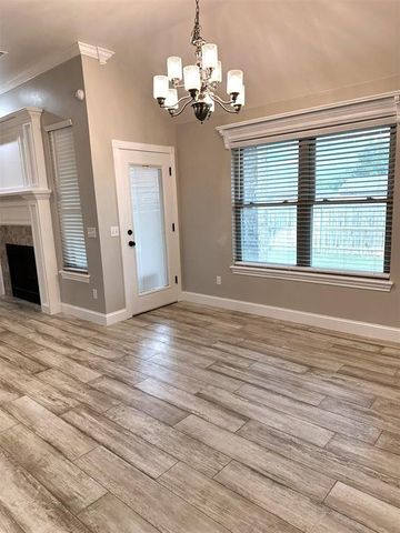 912 N Barn Hill Way, Mustang, OK 73064