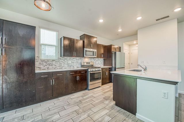 3660 Parkstone Way, Clovis, CA 93619