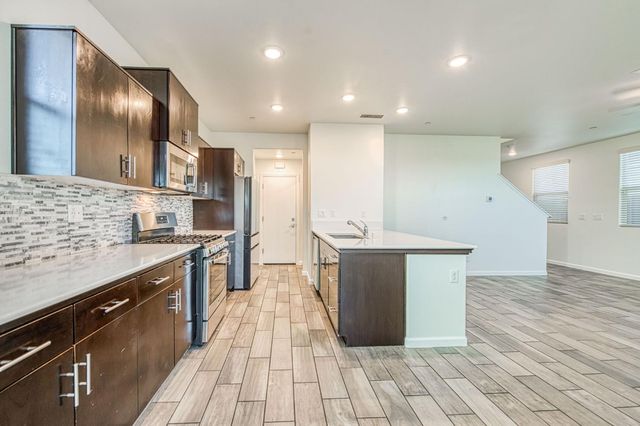 3660 Parkstone Way, Clovis, CA 93619