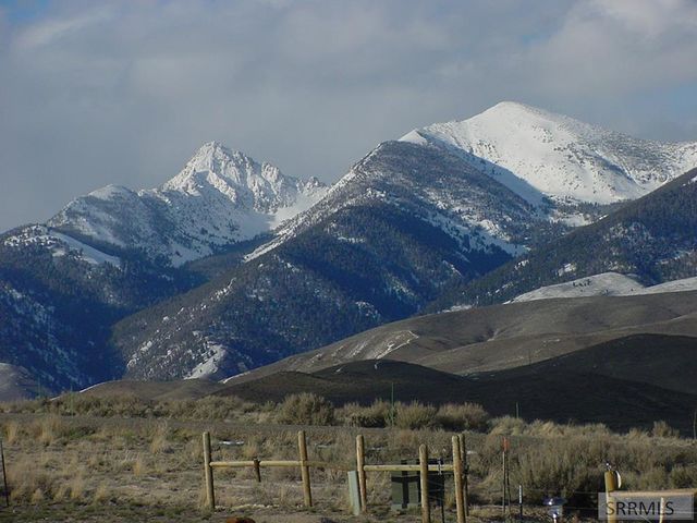 36 S Hawk Road, Salmon, ID 83467