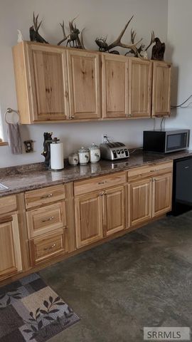 36 S Hawk Road, Salmon, ID 83467