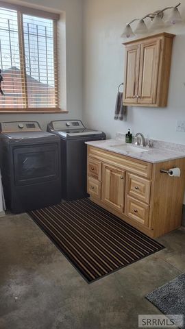 36 S Hawk Road, Salmon, ID 83467