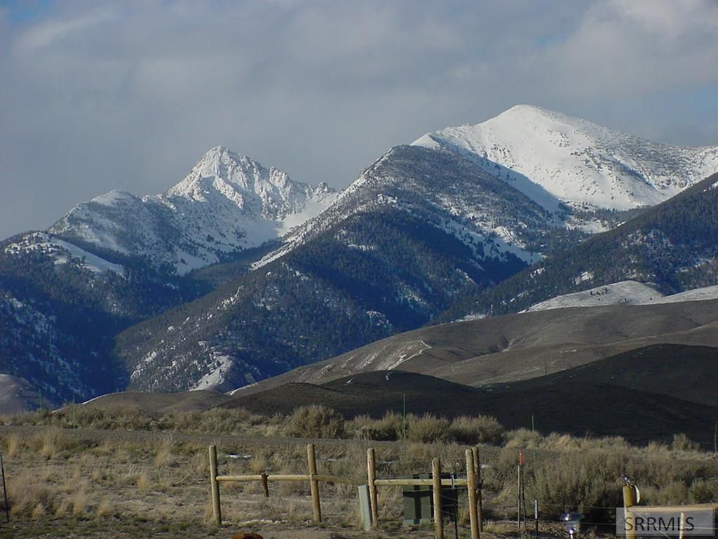 Image 15 of property listing at 36 S Hawk Road, Salmon, ID 83467