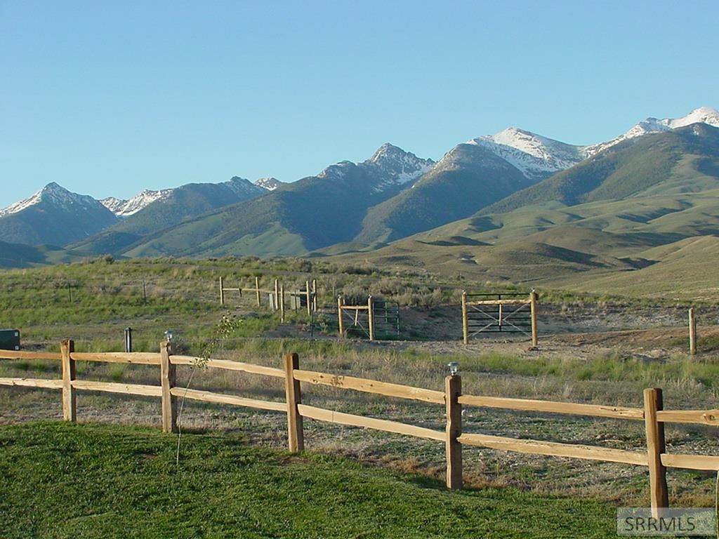 Image 16 of property listing at 36 S Hawk Road, Salmon, ID 83467