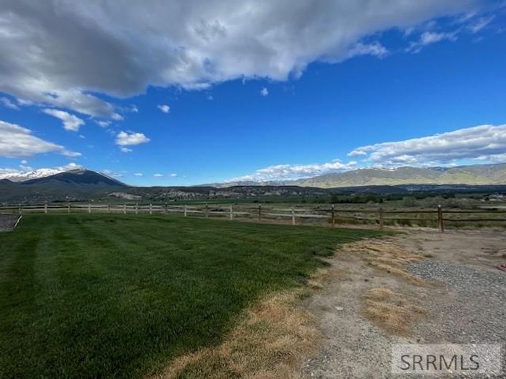 Image 20 of property listing at 36 S Hawk Road, Salmon, ID 83467