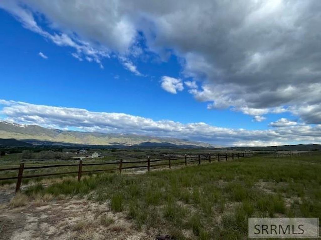 Image 21 of property listing at 36 S Hawk Road, Salmon, ID 83467
