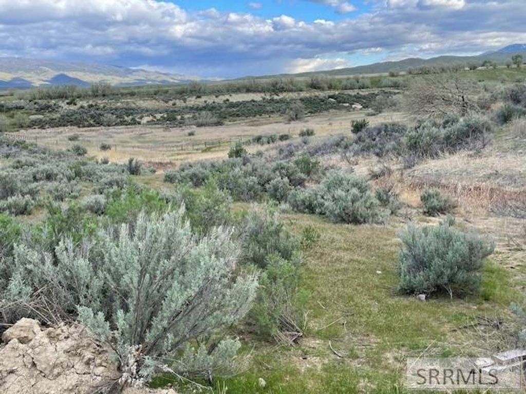 Image 22 of property listing at 36 S Hawk Road, Salmon, ID 83467