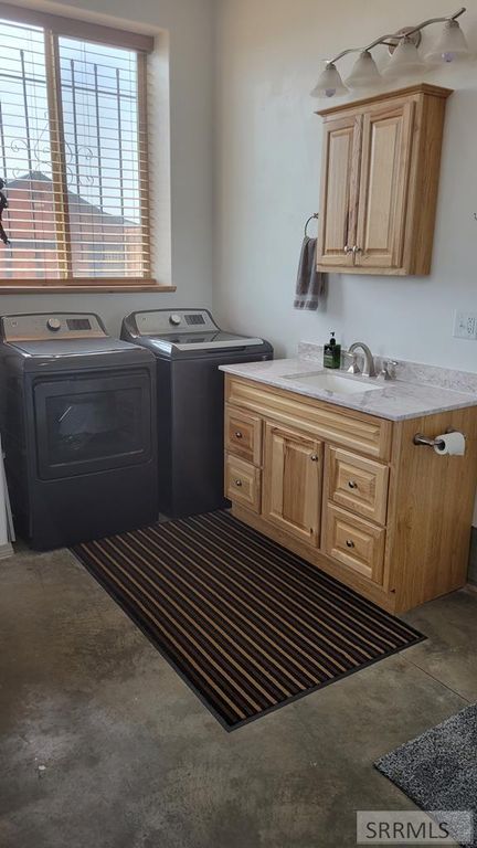 Image 6 of property listing at 36 S Hawk Road, Salmon, ID 83467