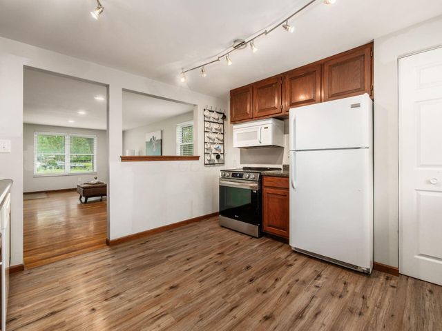 1410 Chelmsford Square S, Columbus, OH 43229