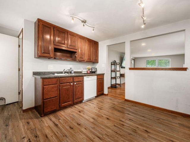 1410 Chelmsford Square S, Columbus, OH 43229