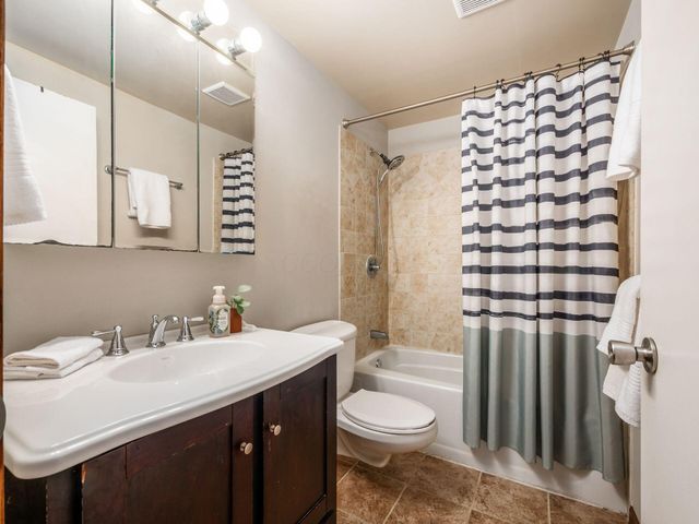 1410 Chelmsford Square S, Columbus, OH 43229