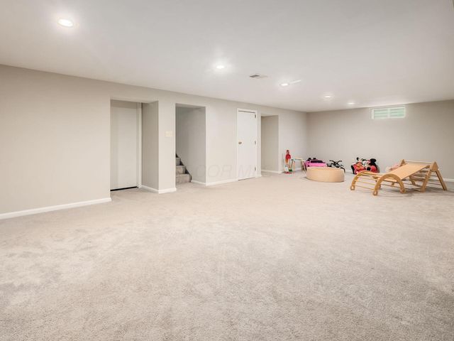1410 Chelmsford Square S, Columbus, OH 43229
