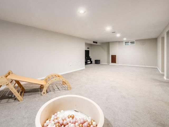 1410 Chelmsford Square S, Columbus, OH 43229