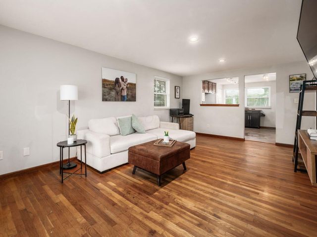 1410 Chelmsford Square S, Columbus, OH 43229