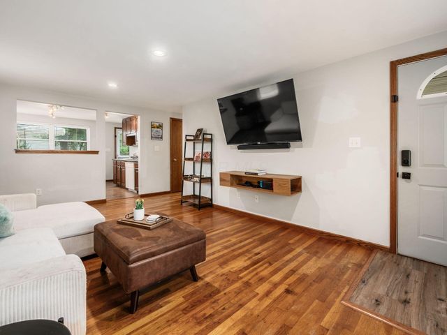 1410 Chelmsford Square S, Columbus, OH 43229