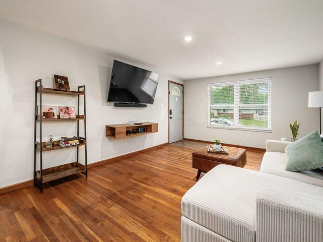 1410 Chelmsford Square S, Columbus, OH 43229