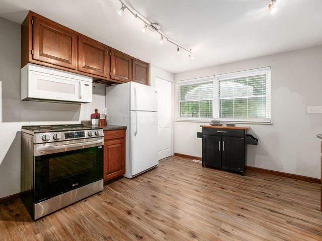 1410 Chelmsford Square S, Columbus, OH 43229
