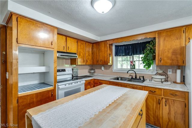 12722 Lisbon Street SE, Paris, OH 44669
