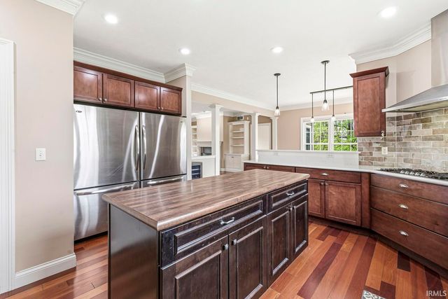 53347 Summer Breeze Drive, South Bend, IN 46637