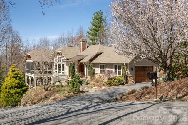 315 Crossvine Trail, Hendersonville, NC 28739
