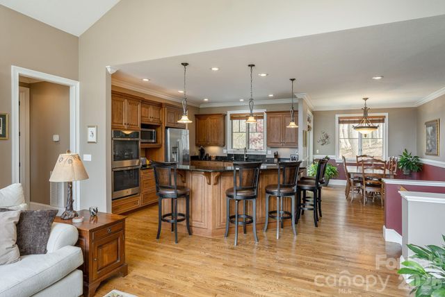 315 Crossvine Trail, Hendersonville, NC 28739
