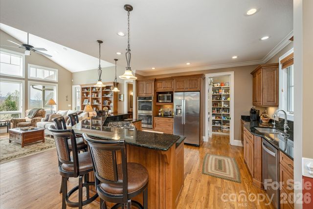 315 Crossvine Trail, Hendersonville, NC 28739