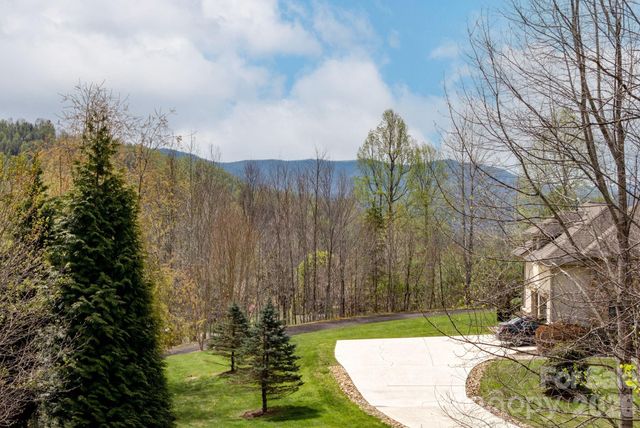 315 Crossvine Trail, Hendersonville, NC 28739