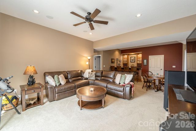 315 Crossvine Trail, Hendersonville, NC 28739